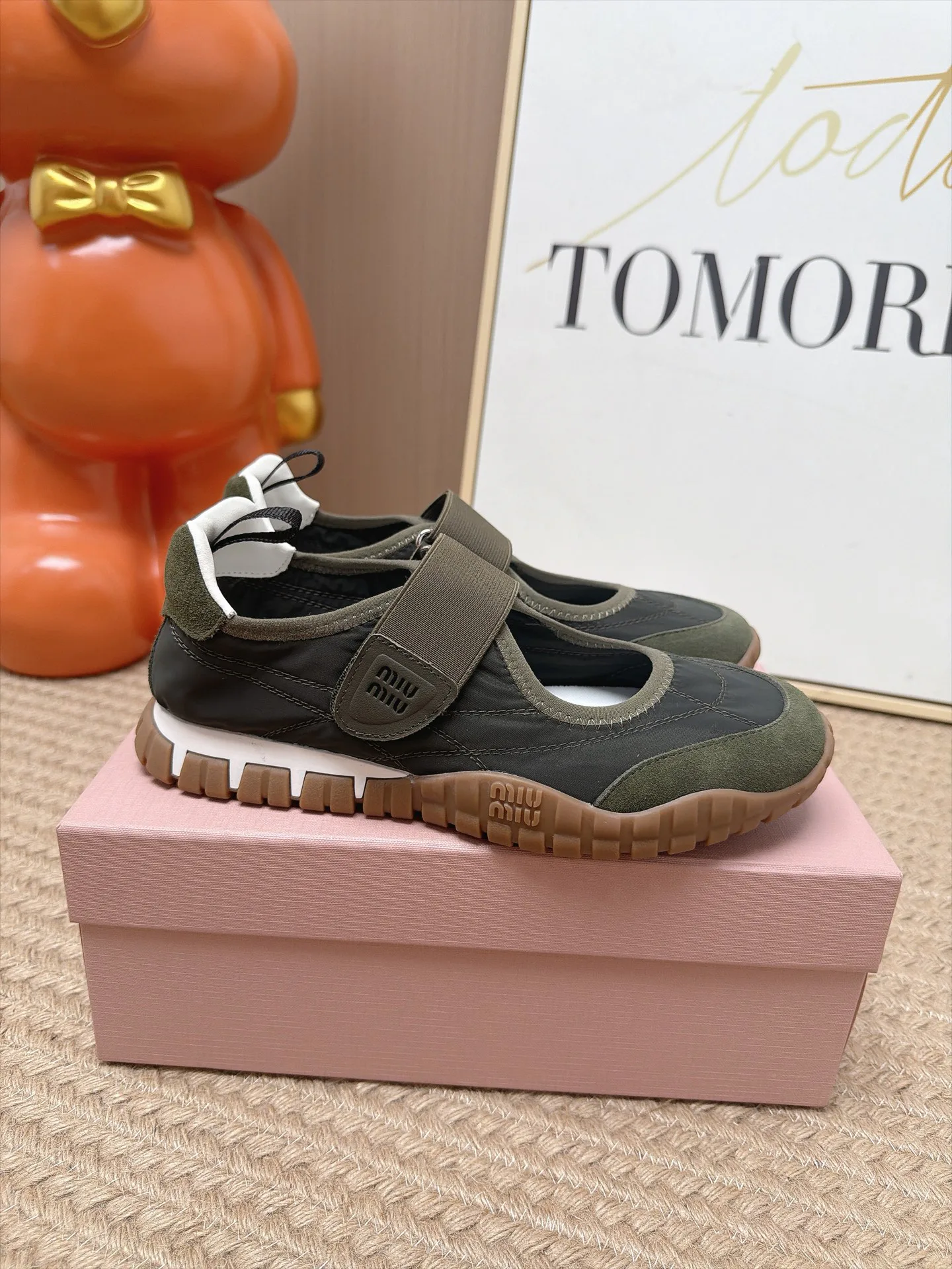 Кроссовки Женские Miu Miu 18063021