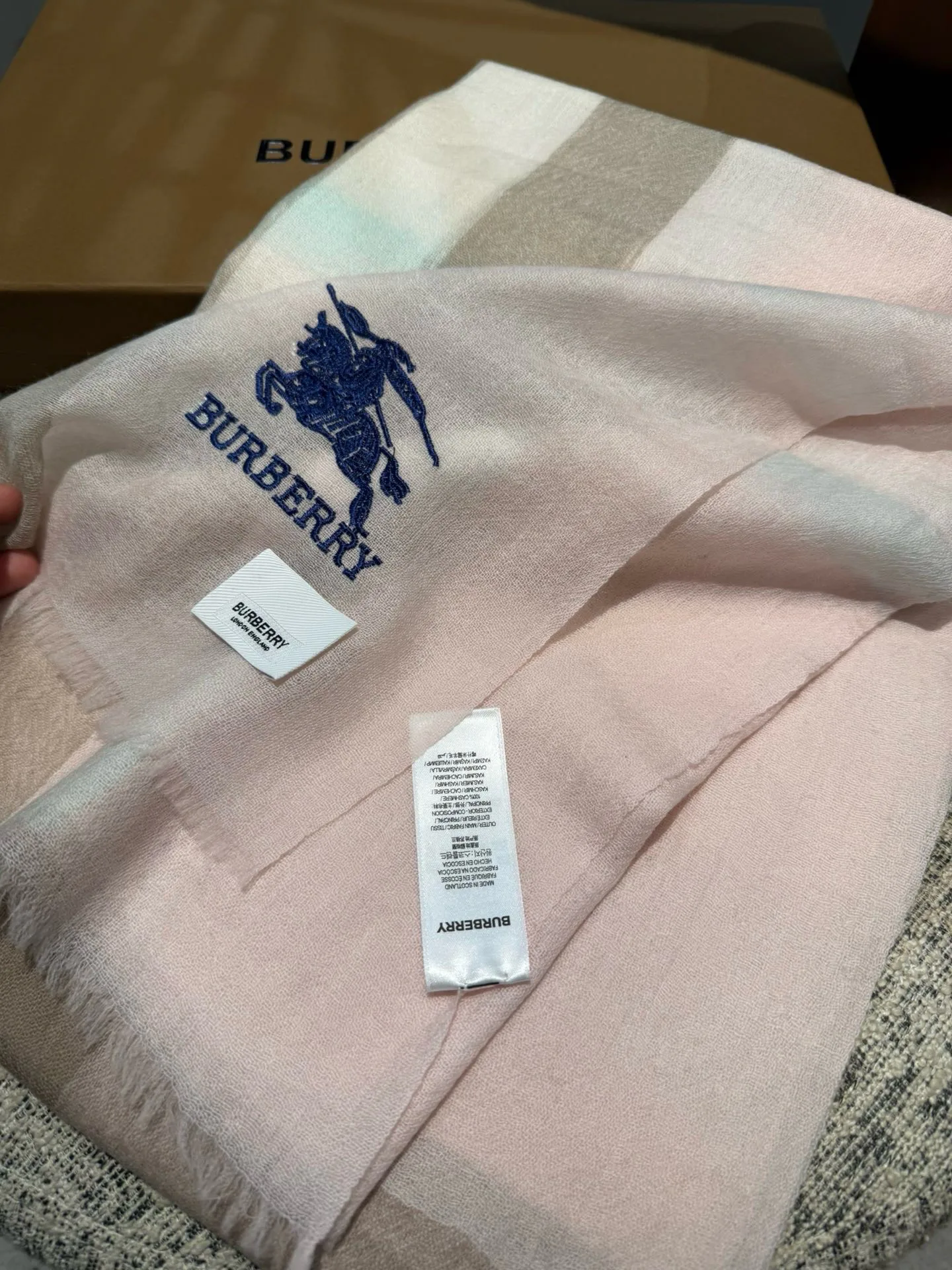 Шарфы Burberry 18222428