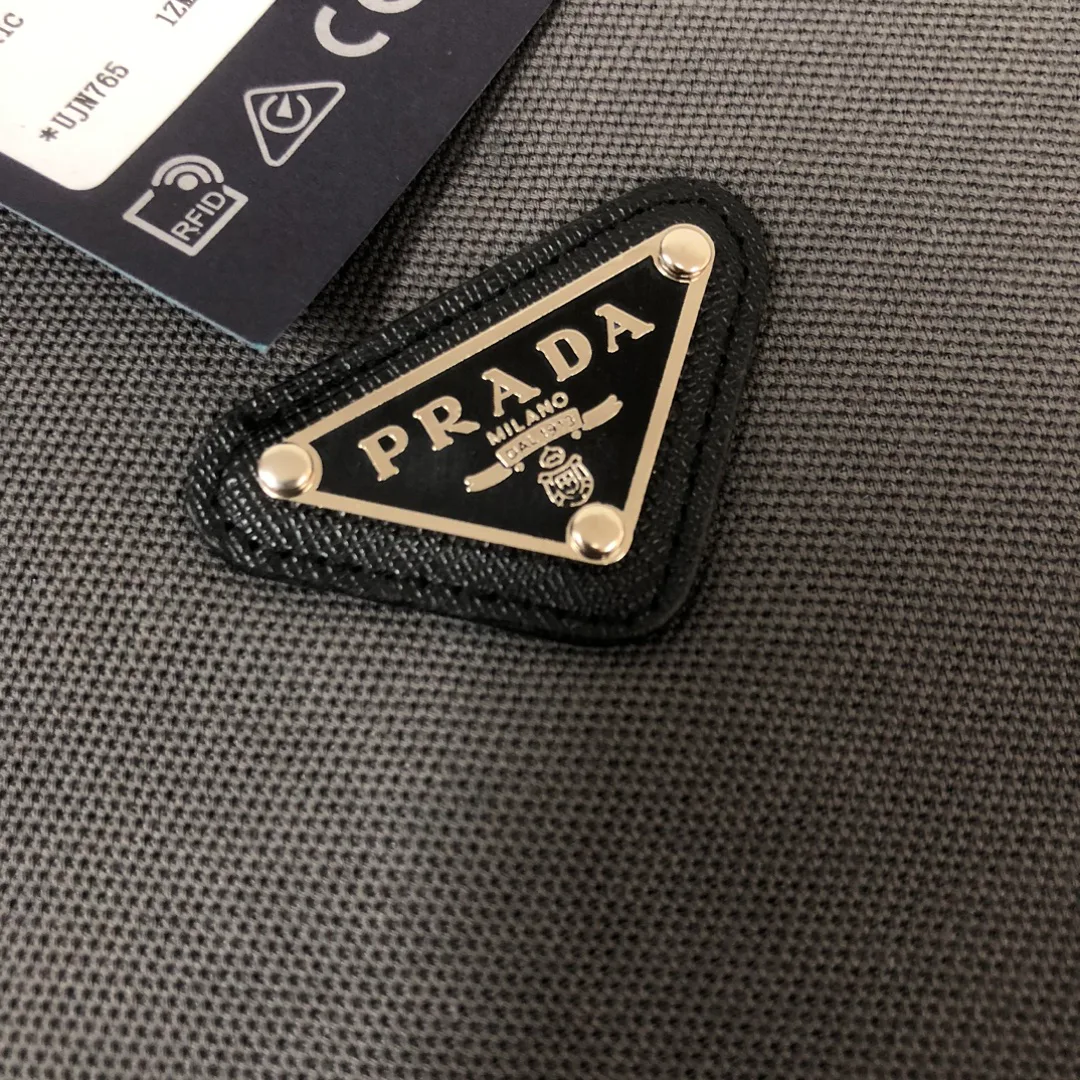 Футболки Женские Prada 8521