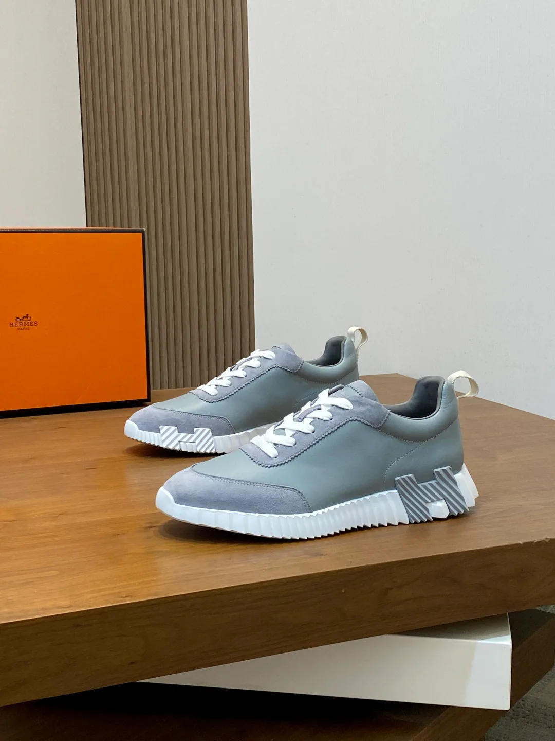 Кроссовки Женские Hermes 18039730