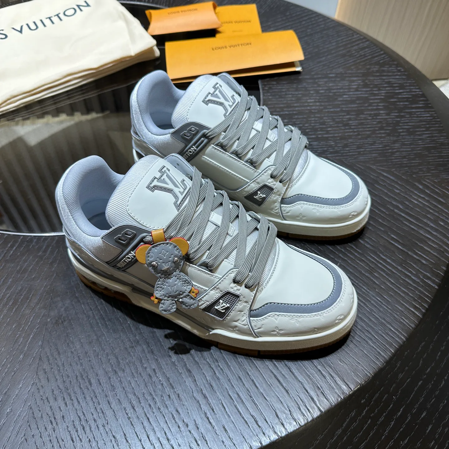 Кроссовки Женские Louis Vuitton 18693937