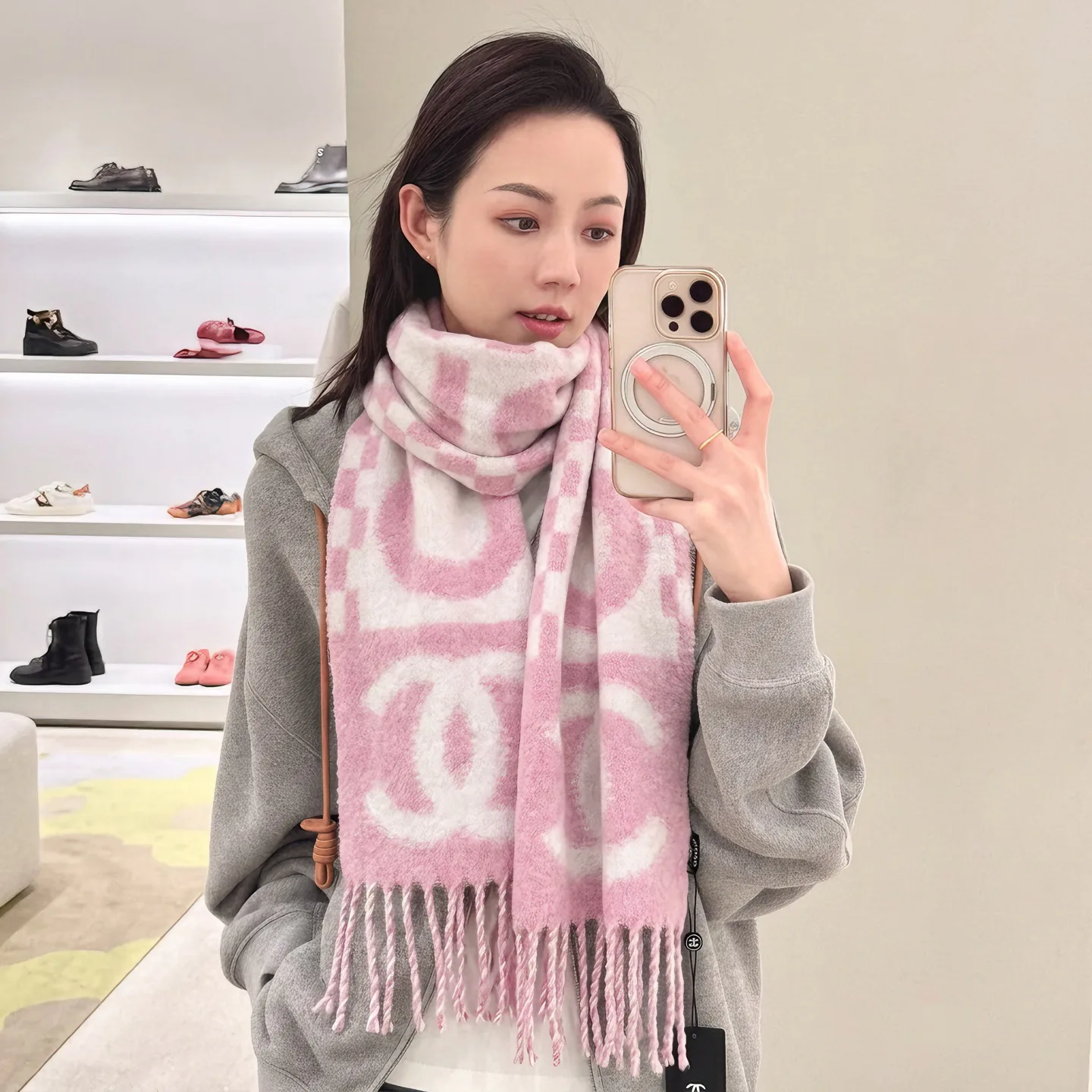 Шарфы Chanel 18322571