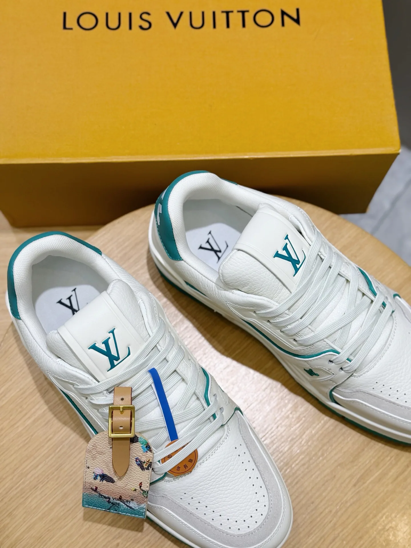 Кроссовки Мужские Louis Vuitton 18400373