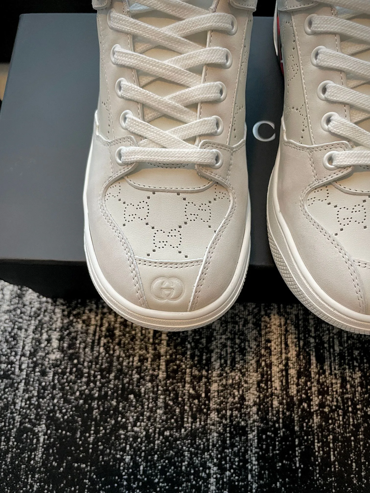 Кроссовки Женские Gucci 18766062