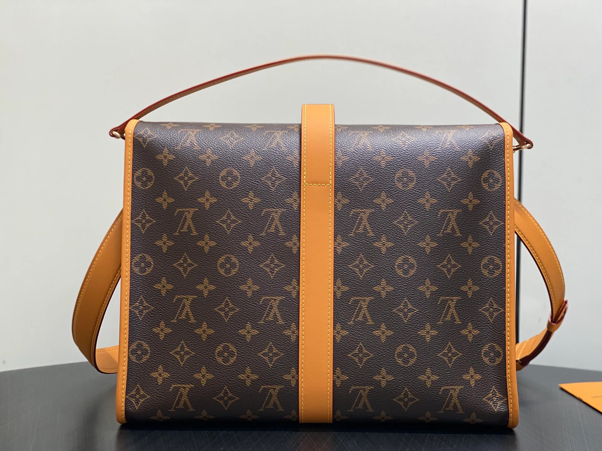 Классические Сумки Женские Louis Vuitton 18240335
