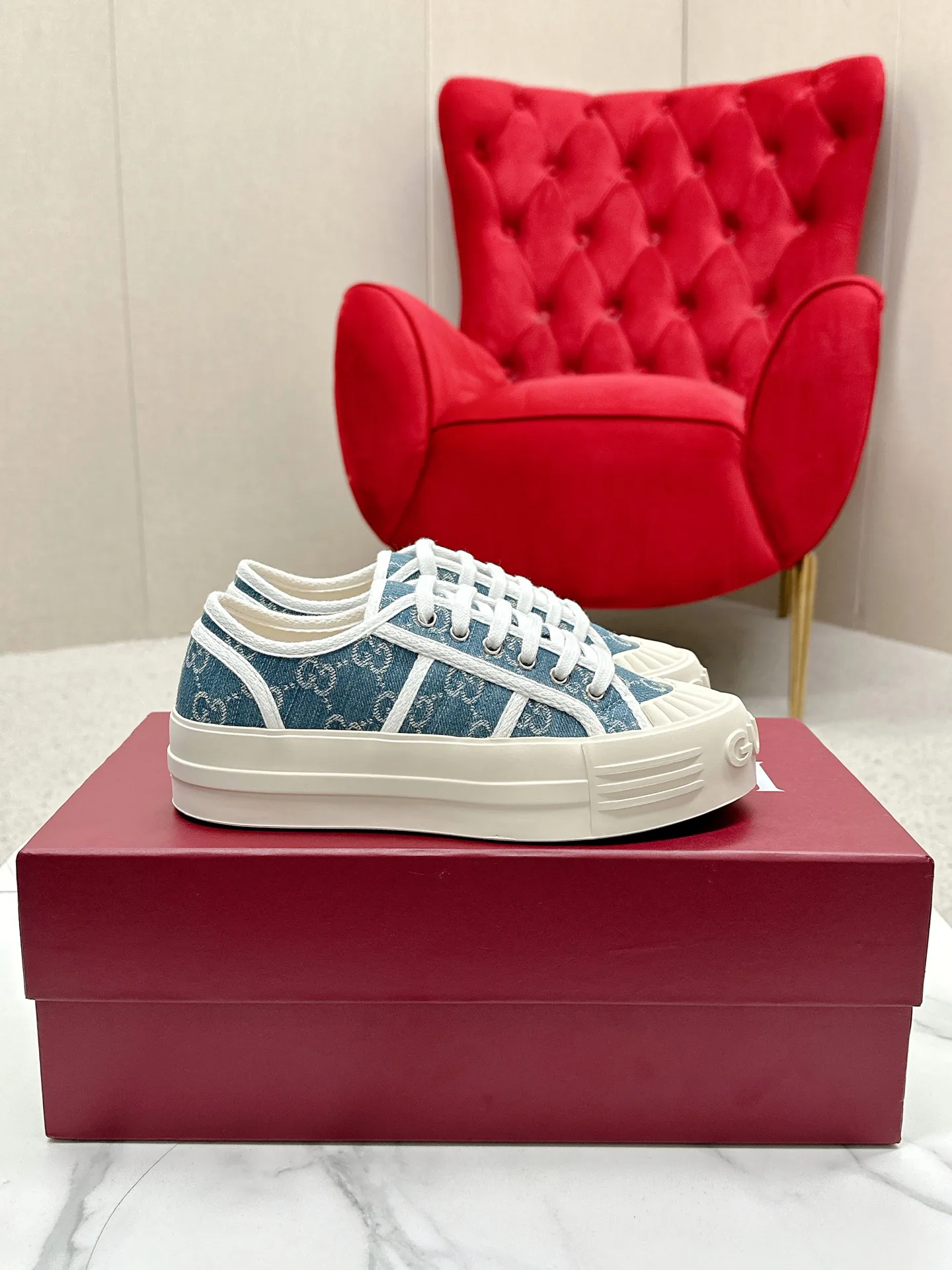 Кроссовки Женские Gucci 17746025