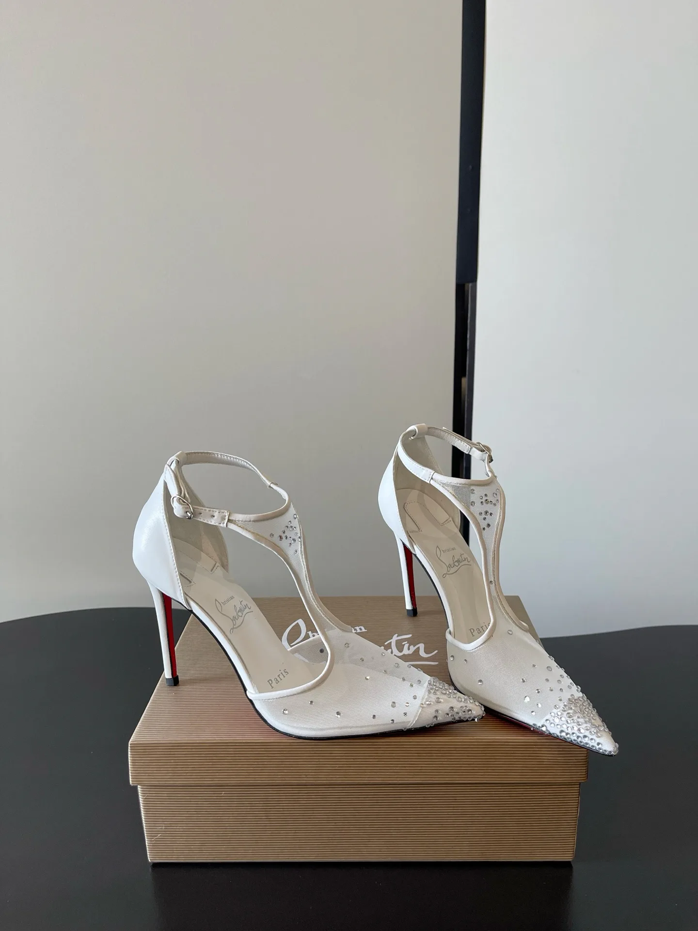 Босоножки Женские Christian Louboutin 18687150