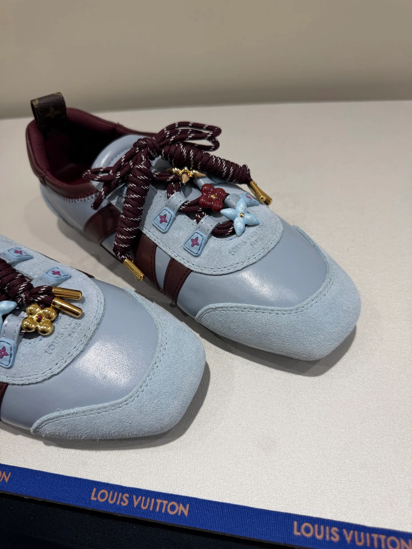 Кроссовки Женские Louis Vuitton 17934902