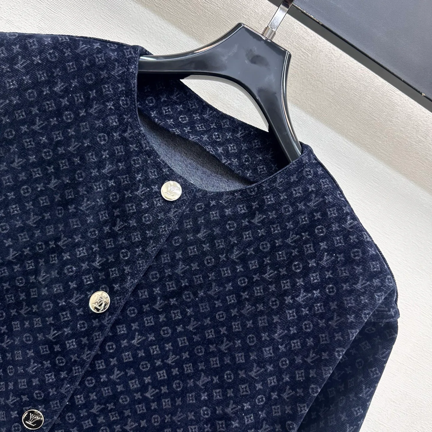 Куртки И Пуховики Женские Louis Vuitton 18775202