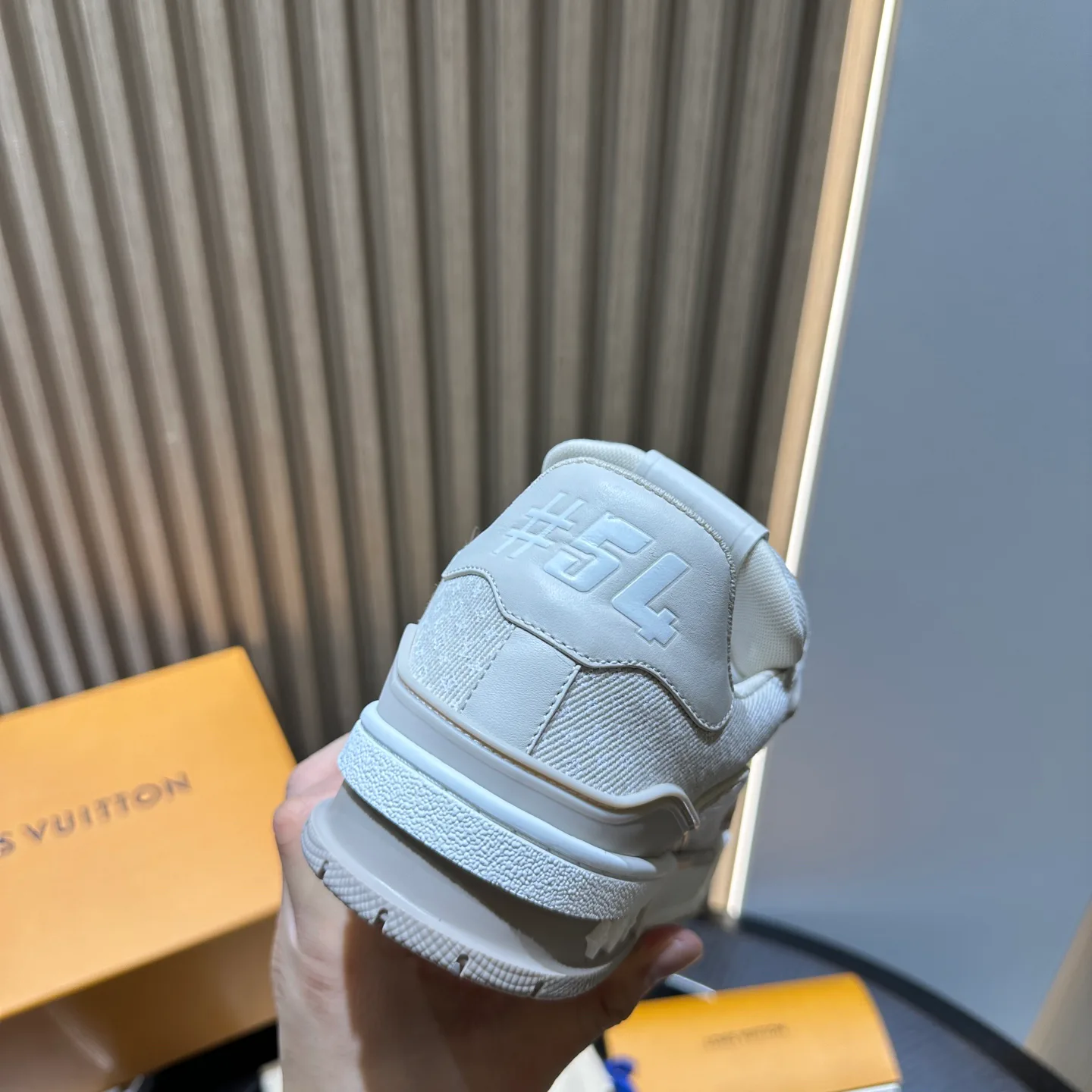Кроссовки Женские Louis Vuitton 19033250