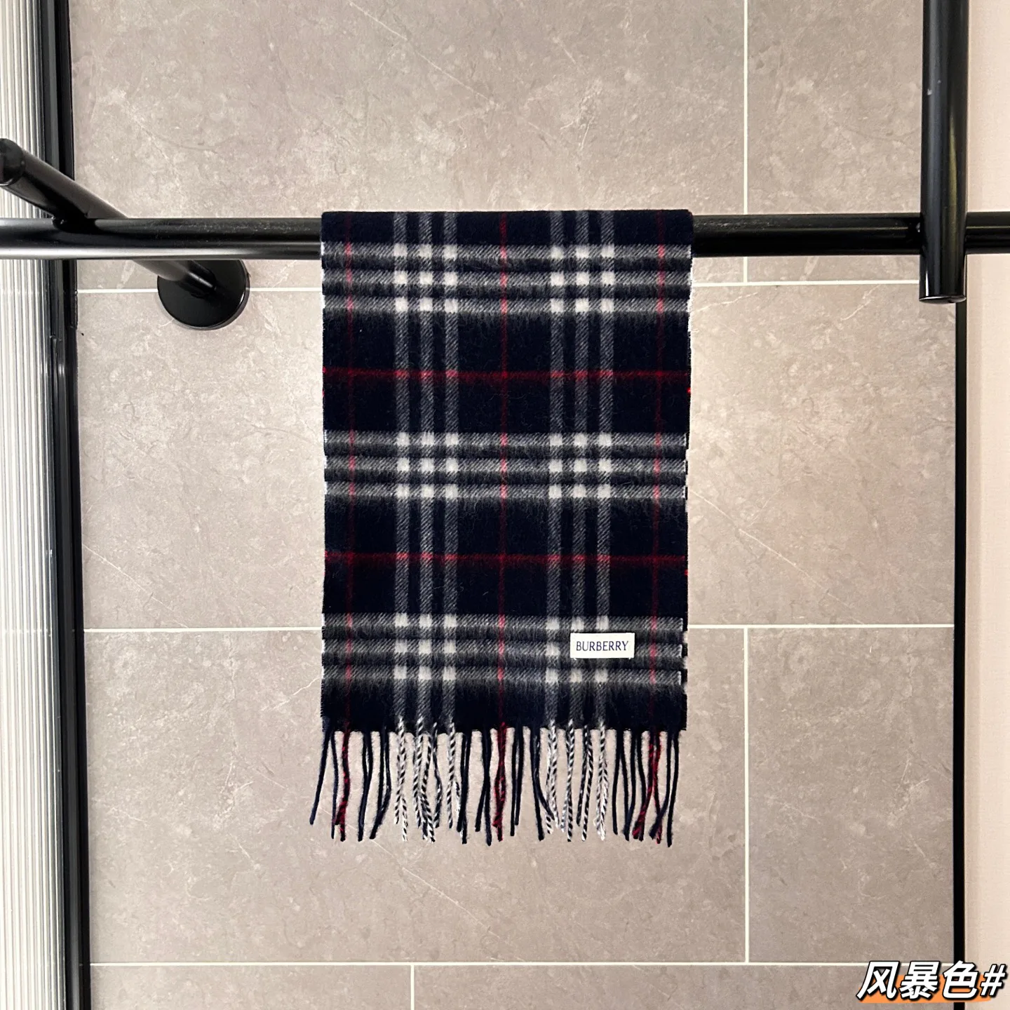 Шарфы Burberry 18507395