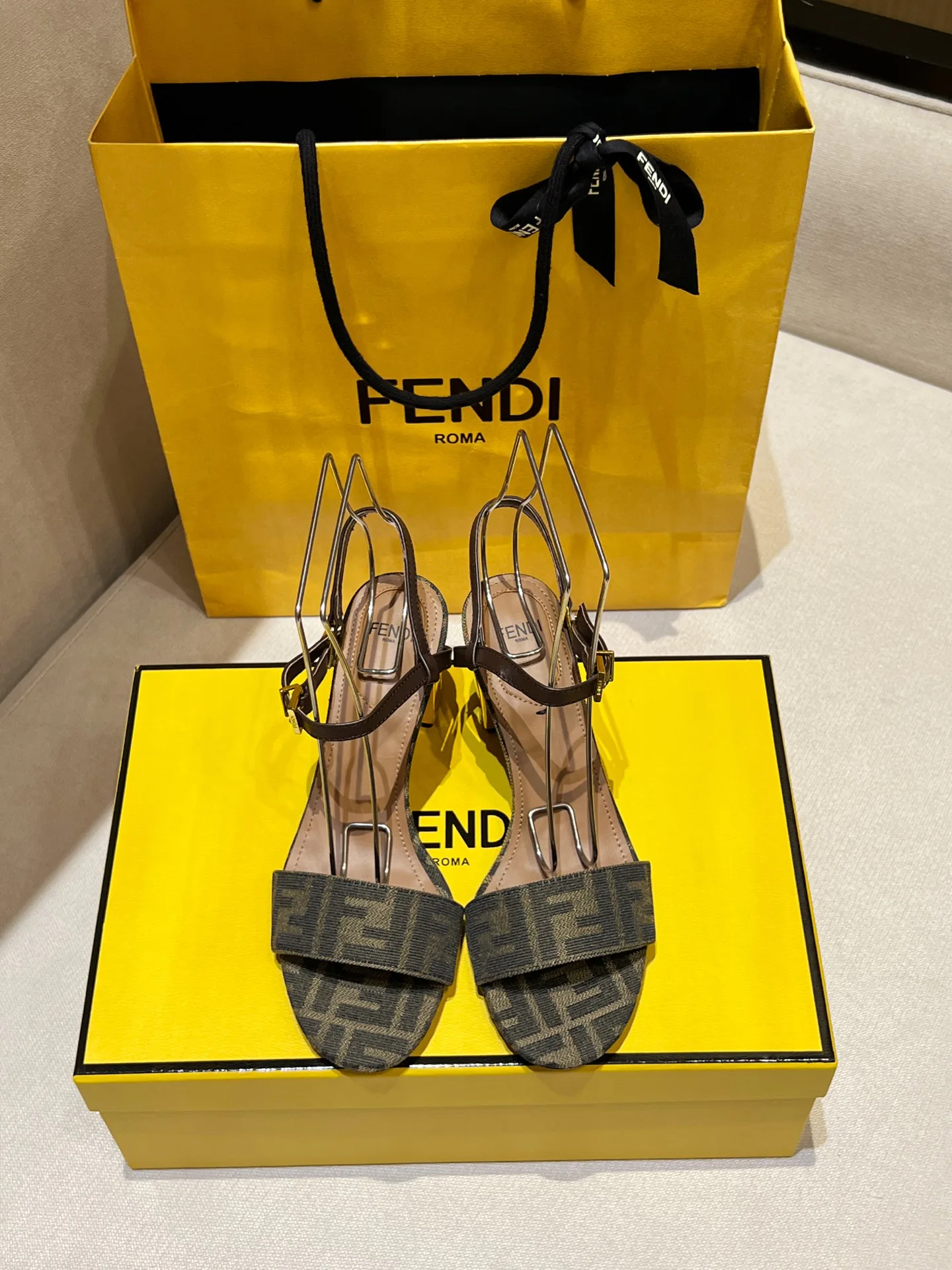 Босоножки Женские Fendi 9288981