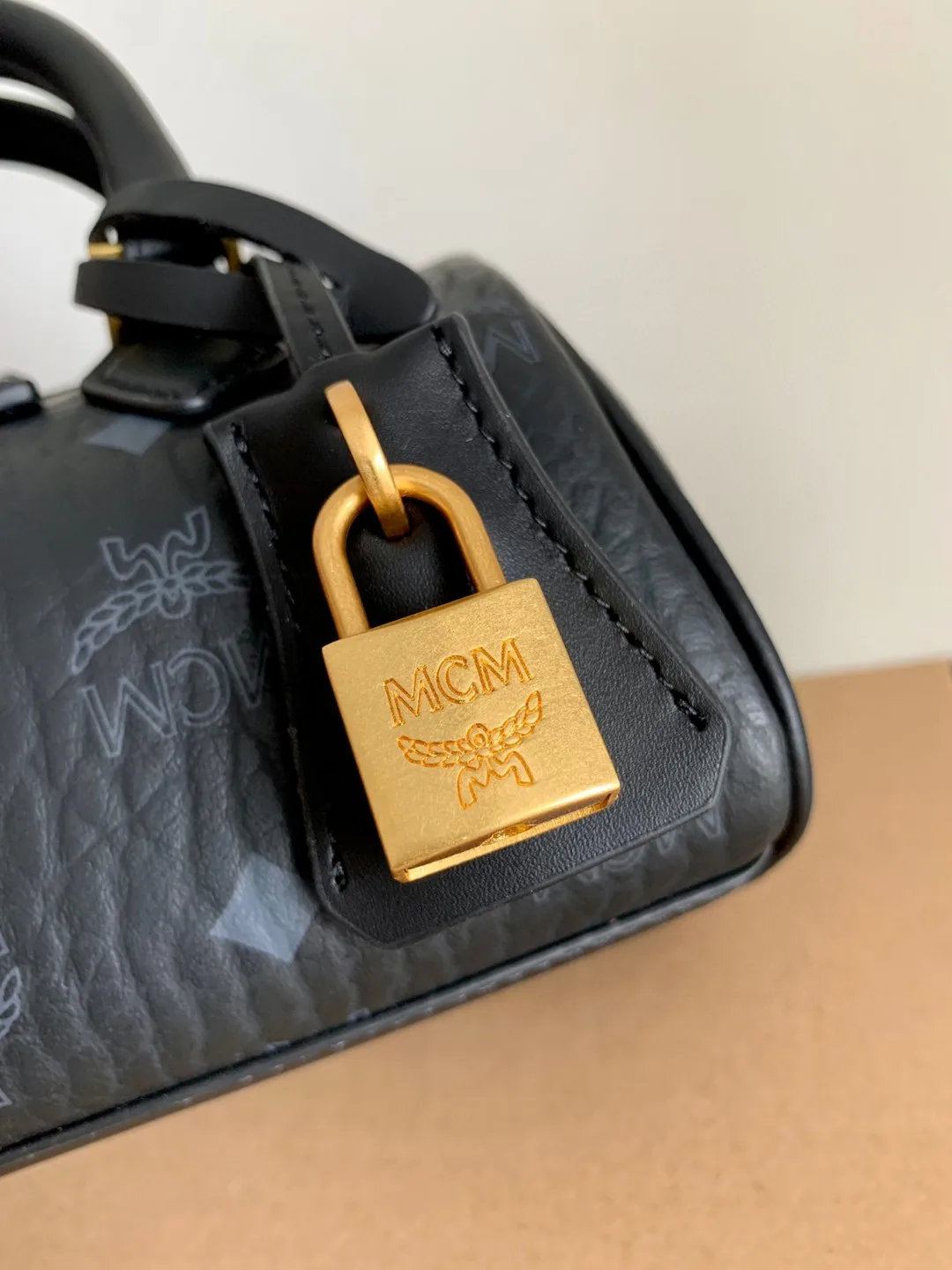 Классические Сумки Женские Mcm 10017852