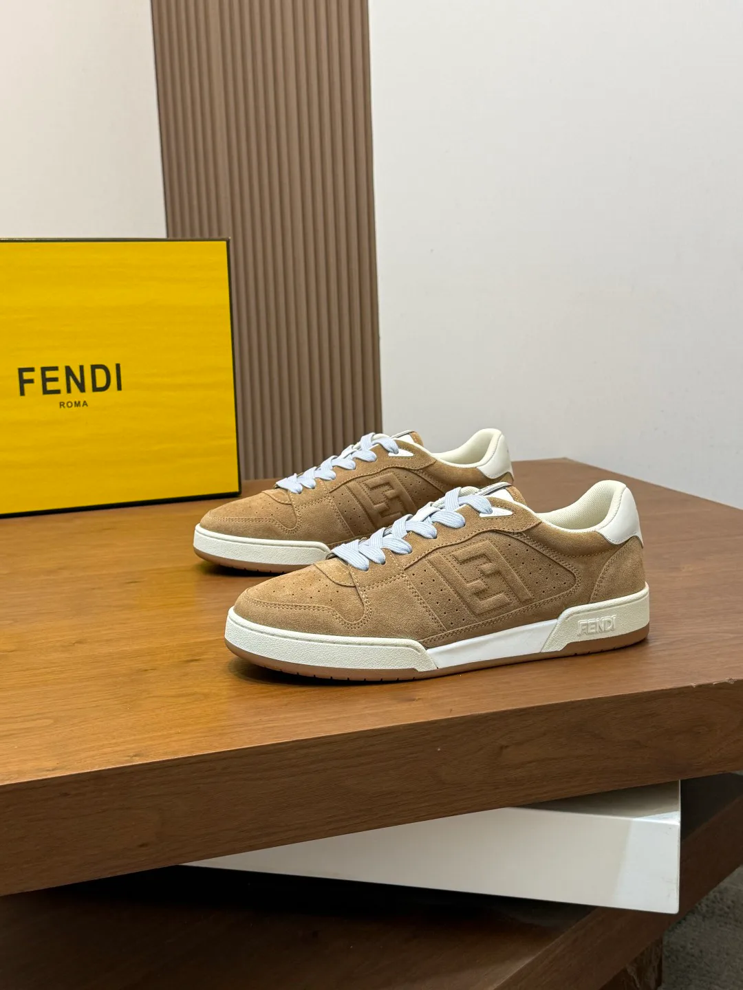 Кроссовки Женские Fendi 18116590