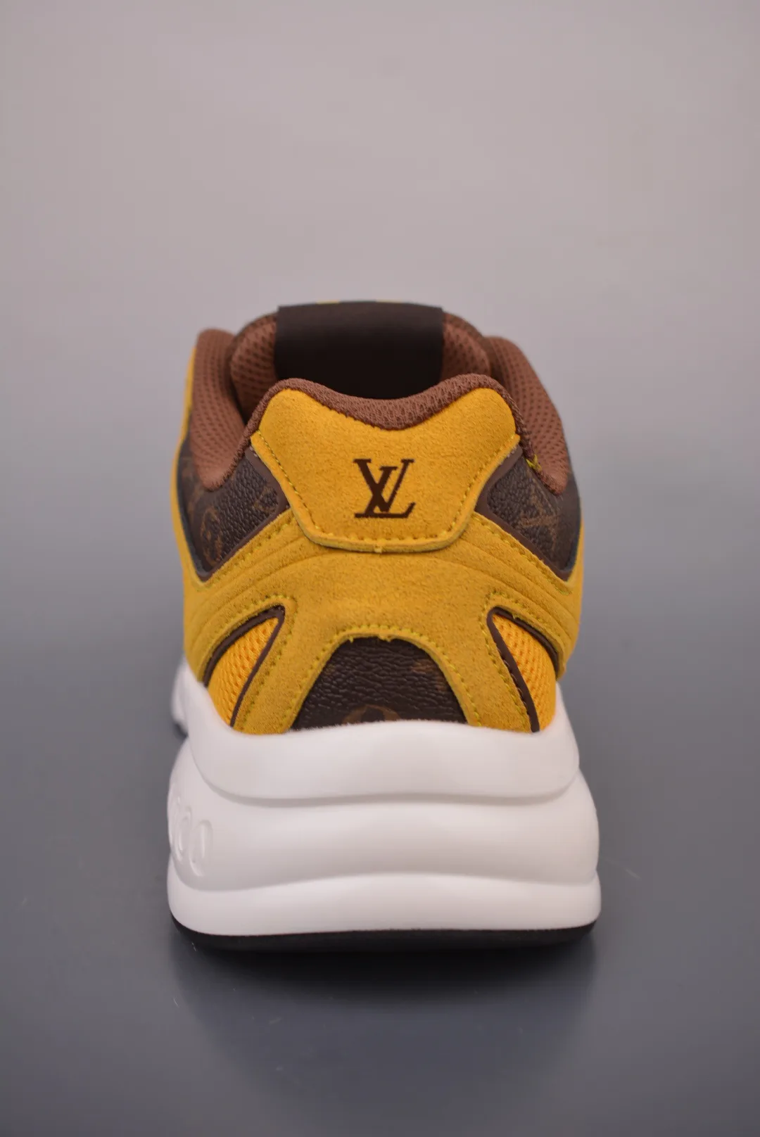 Кроссовки Женские Louis Vuitton 17429975