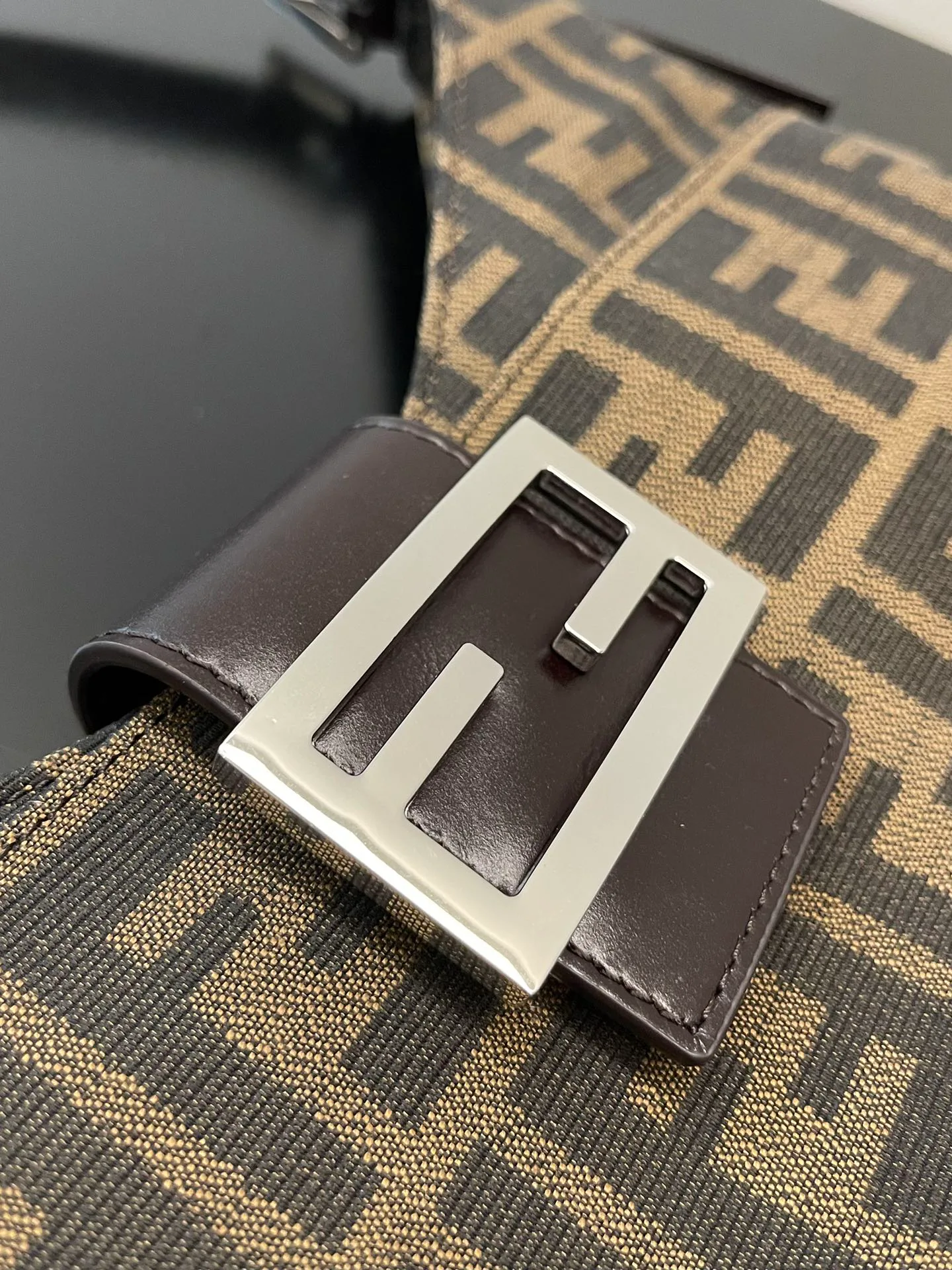Сумки На Ремне Женские Fendi 13546243
