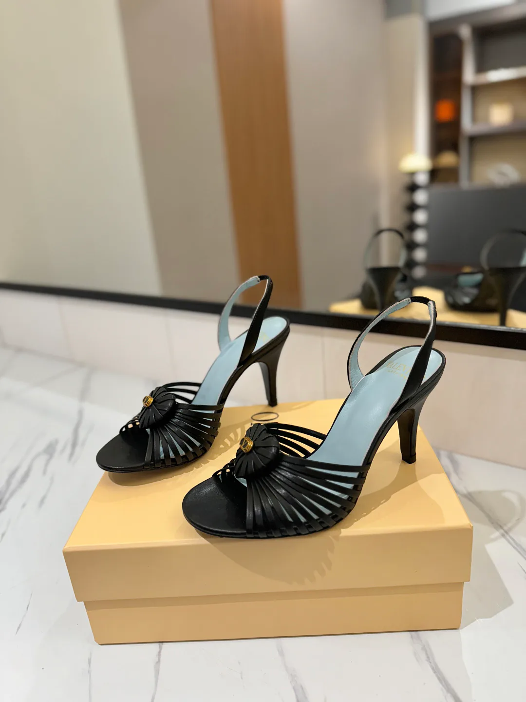 Босоножки Женские Valentino 10026781