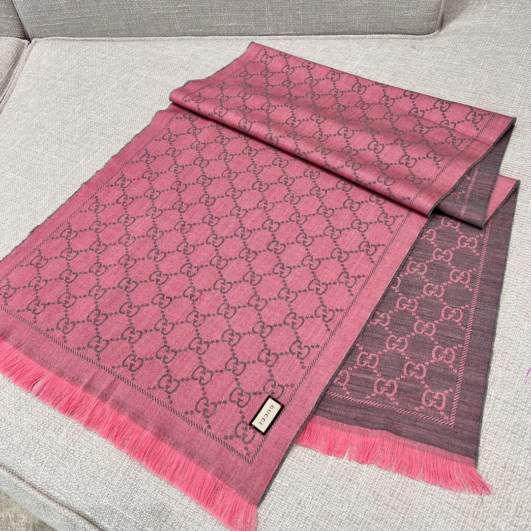 Шарфы Gucci 18663963