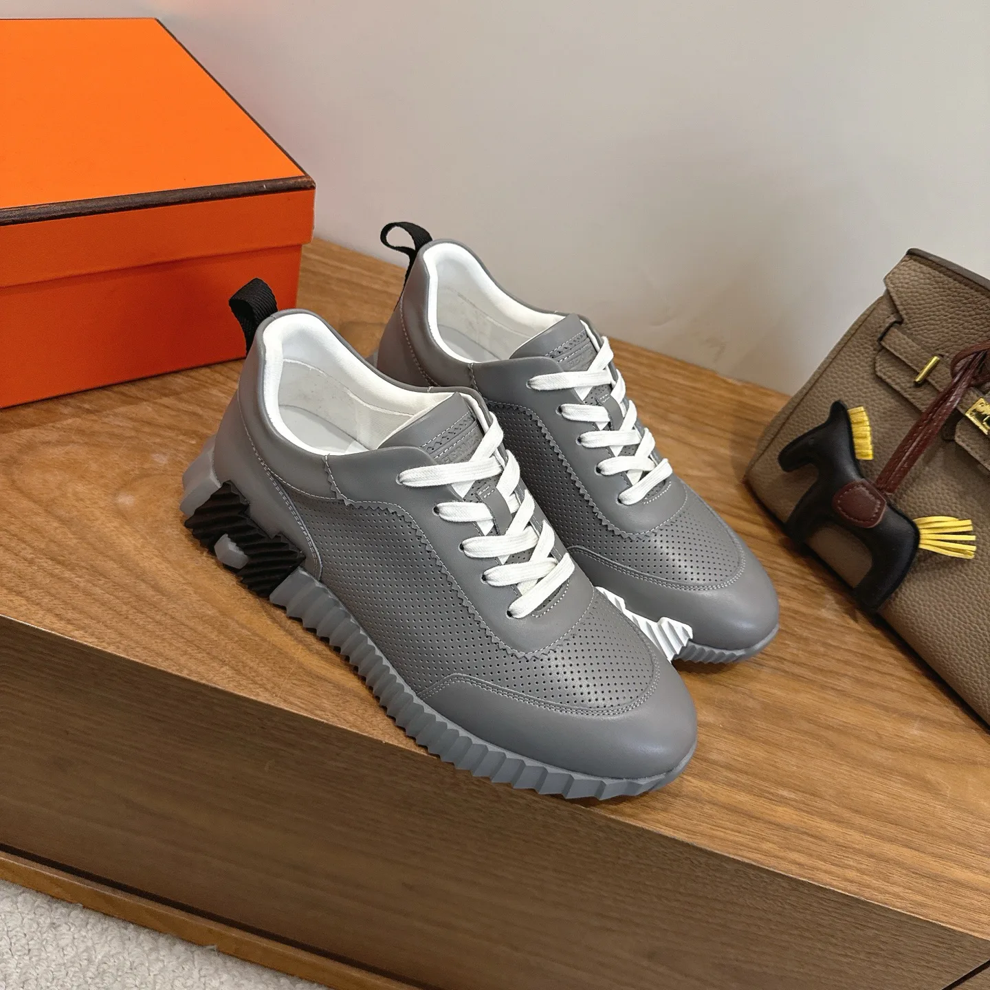 Кроссовки Женские Hermes 11336536