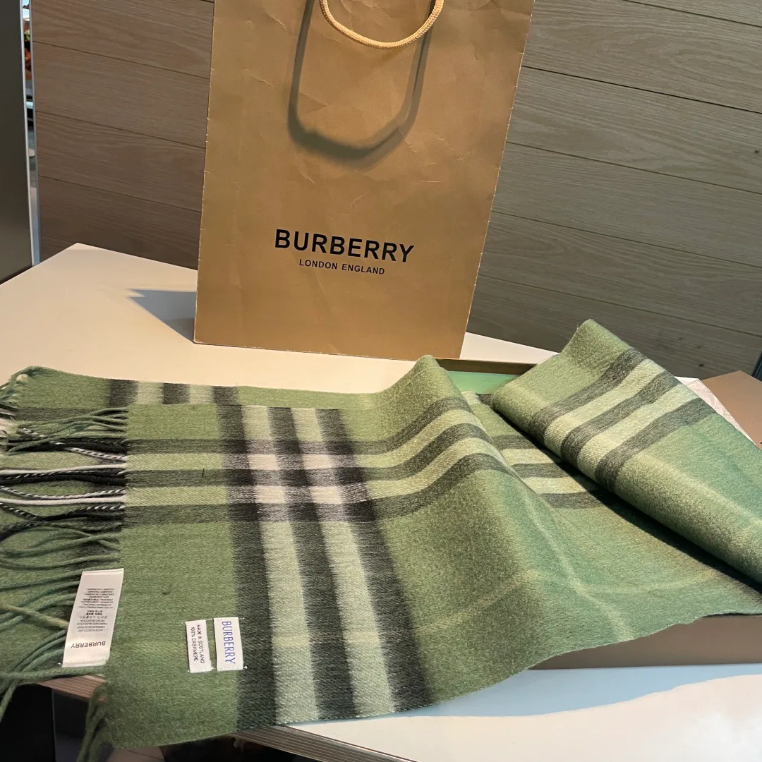 Шарфы Burberry 4518657