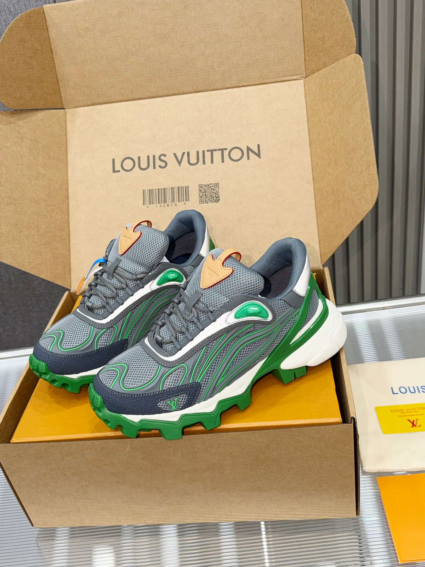 Кроссовки Женские Louis Vuitton 11679416