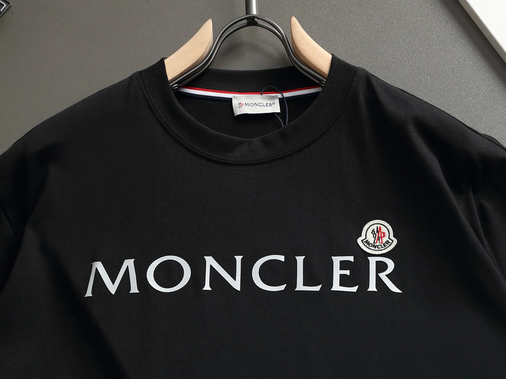 Футболки Женские Moncler 1617498