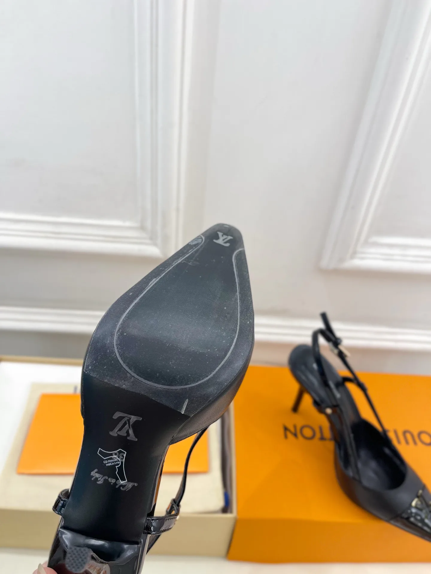 Босоножки Женские Louis Vuitton 11404112