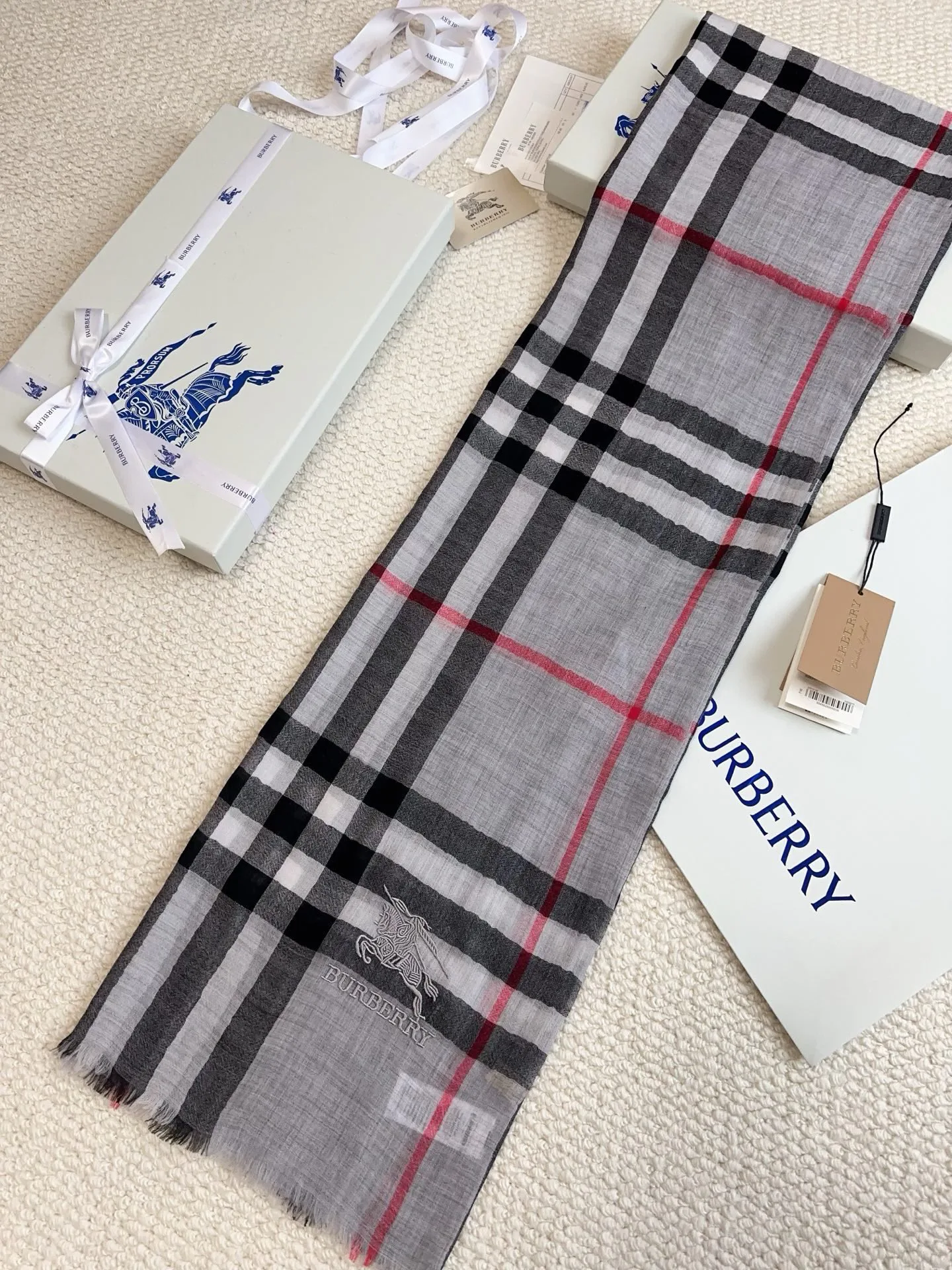 Шарфы Burberry 18476738