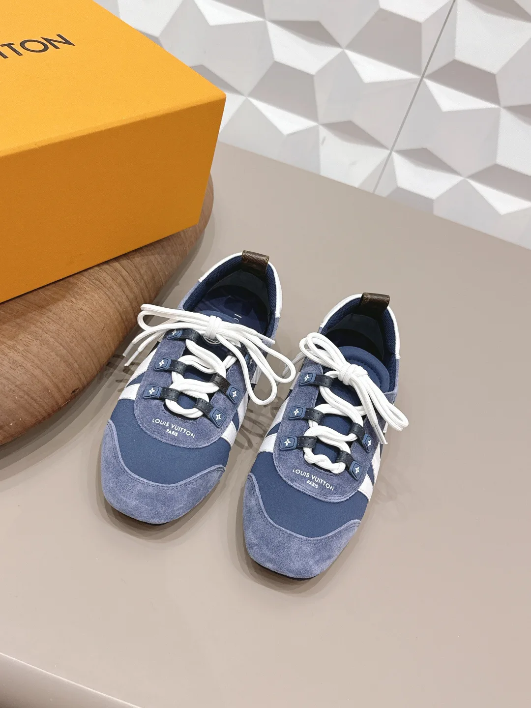 Кроссовки Женские Louis Vuitton 11508074