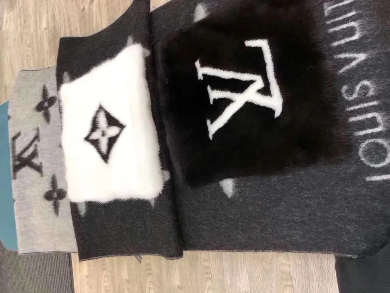 Шарфы Louis Vuitton 1065906