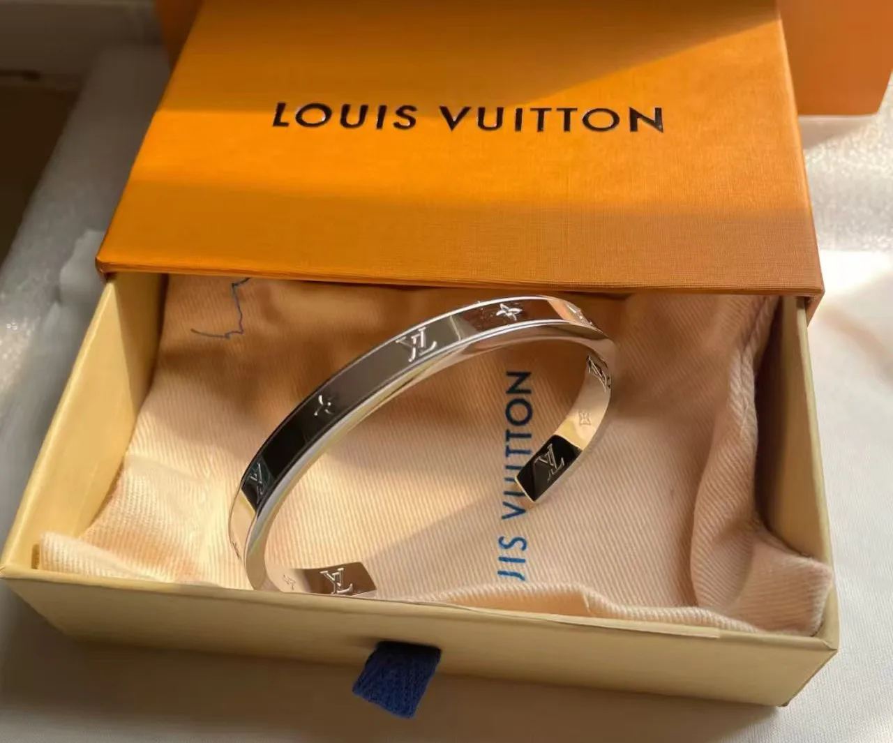 Бижутерия Louis Vuitton 11240558