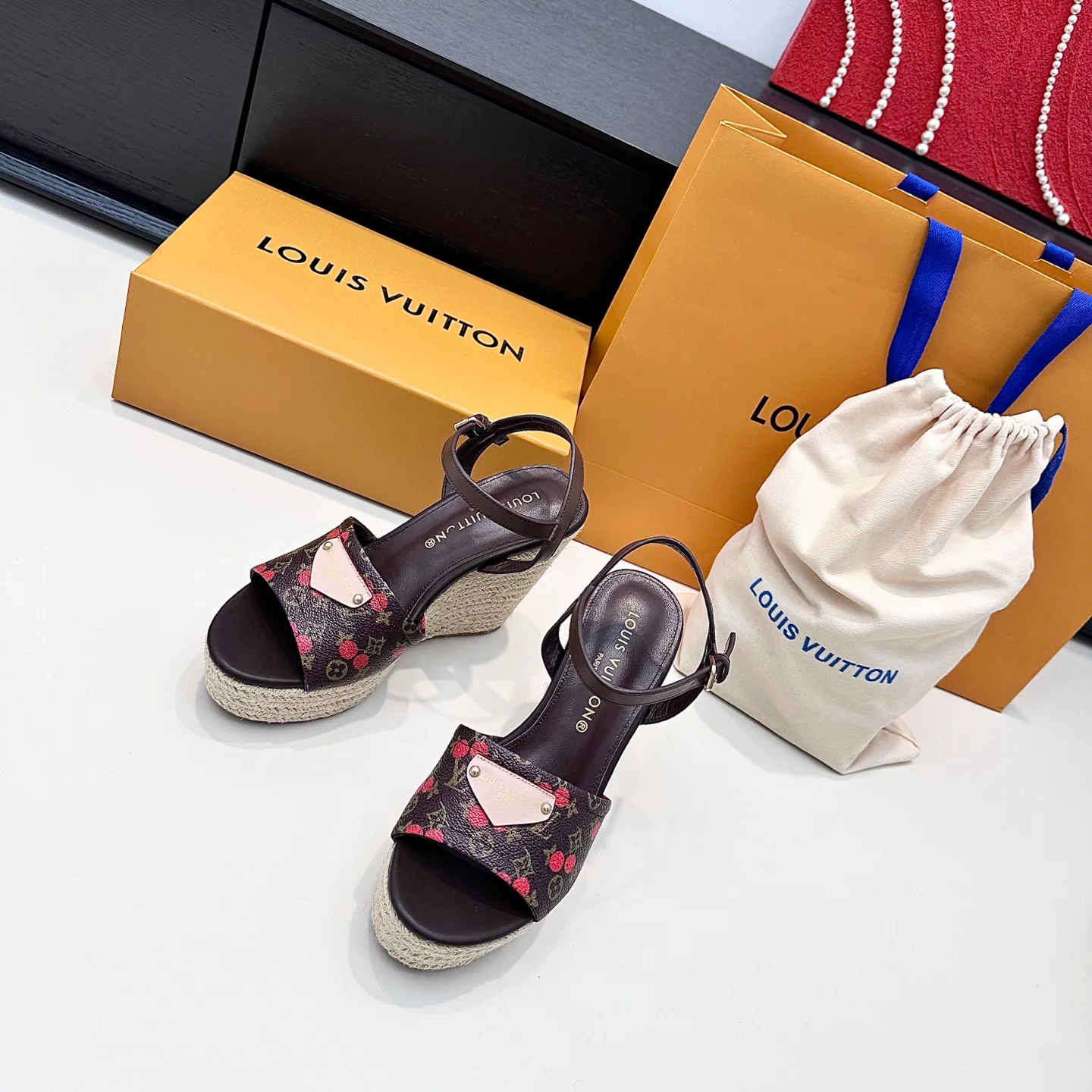 Сандалии Женские Louis Vuitton 11566069