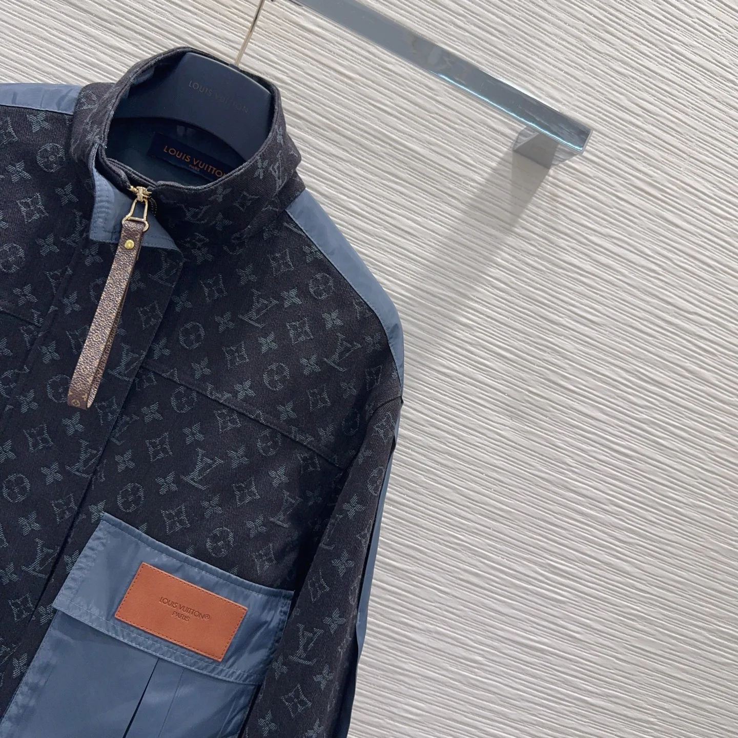 Куртки И Пуховики Женские Louis Vuitton 18767814