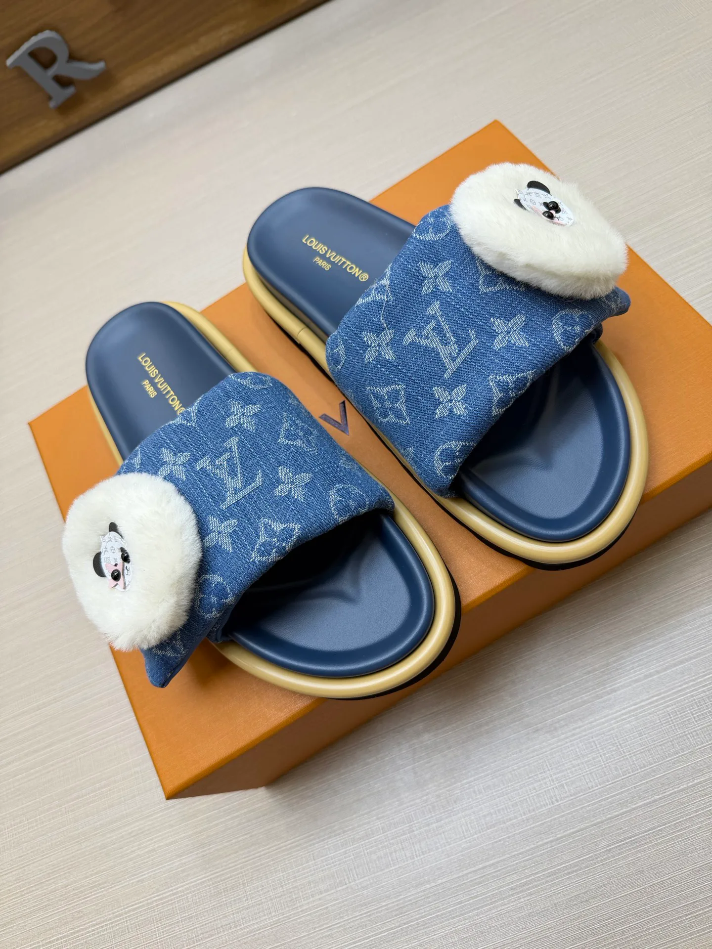 Шлепанцы Женские Louis Vuitton 18011820