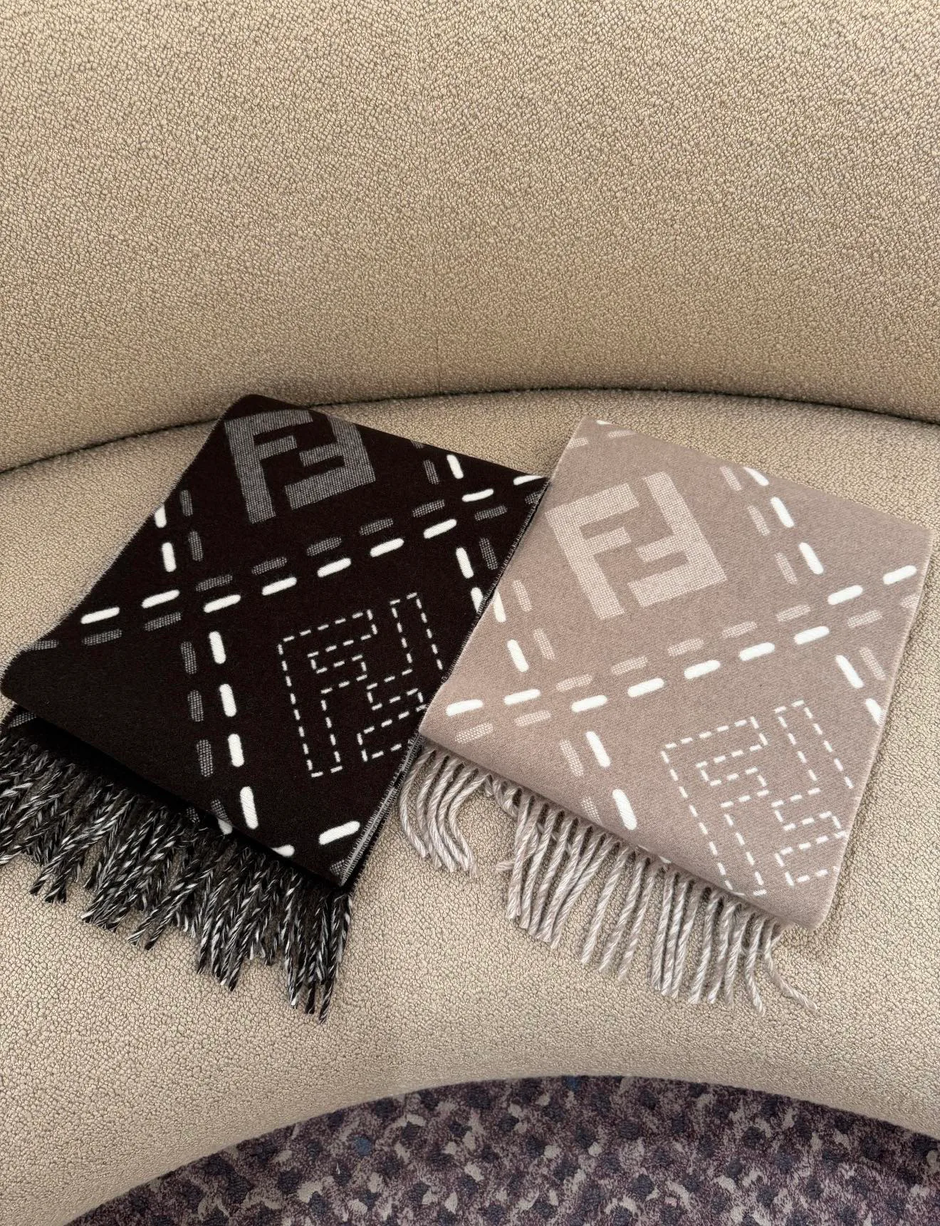 Шарфы Fendi 18426911