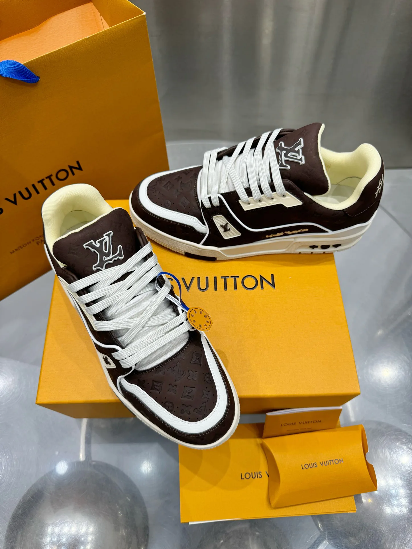 Кроссовки Женские Louis Vuitton 19073371