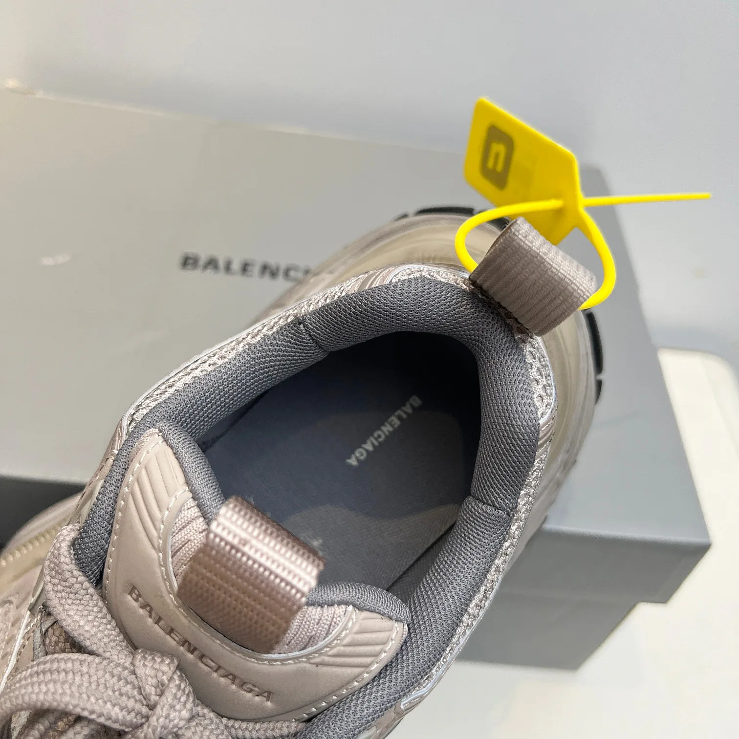 Кроссовки Женские Balenciaga 6428082