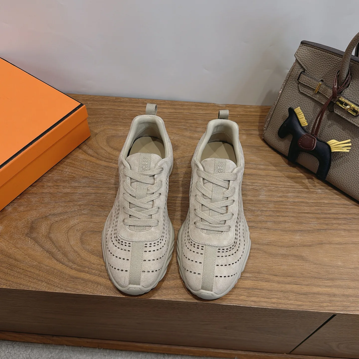 Кроссовки Женские Hermes 18729786