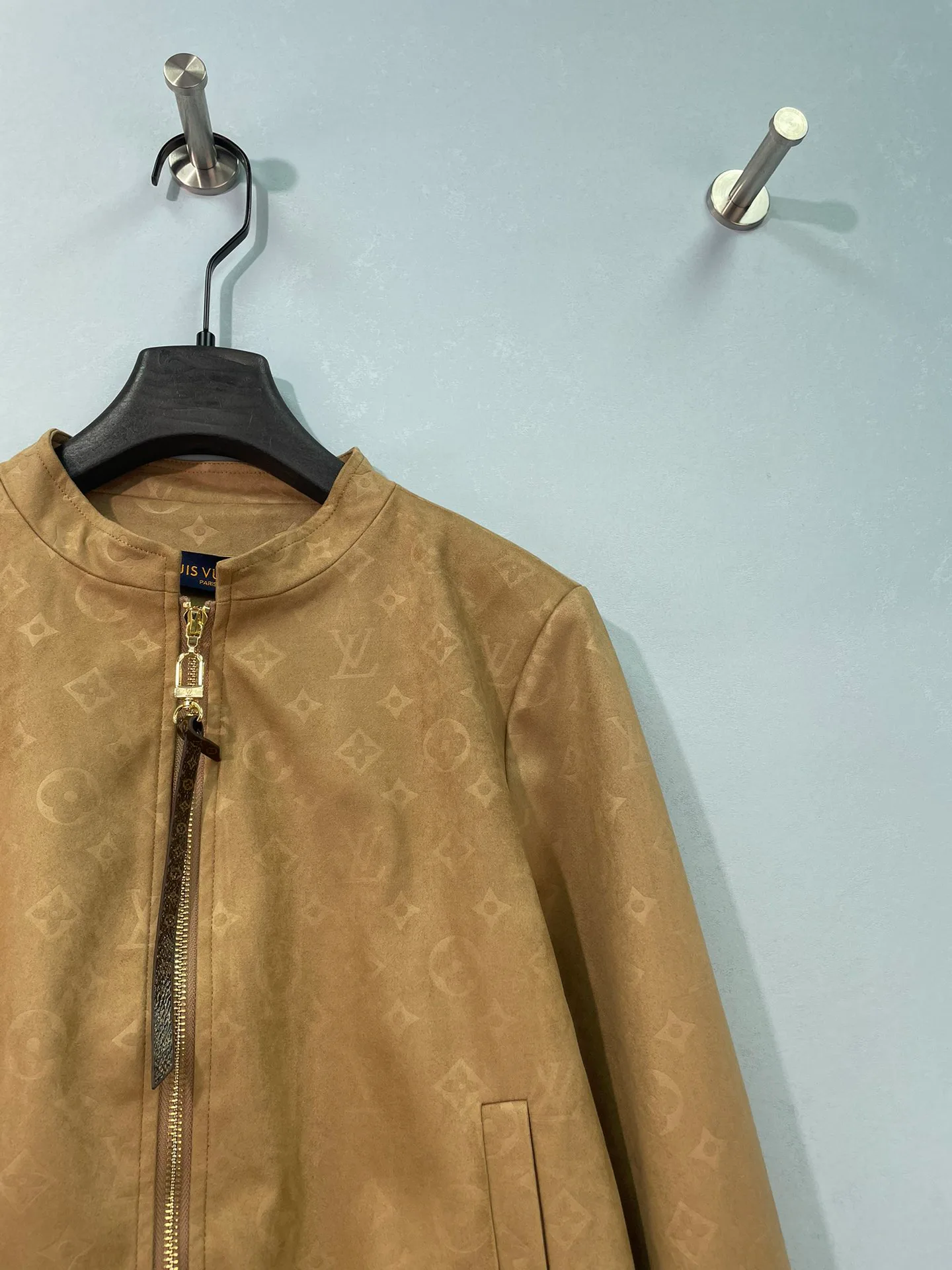 Куртки И Пуховики Женские Louis Vuitton 17943352