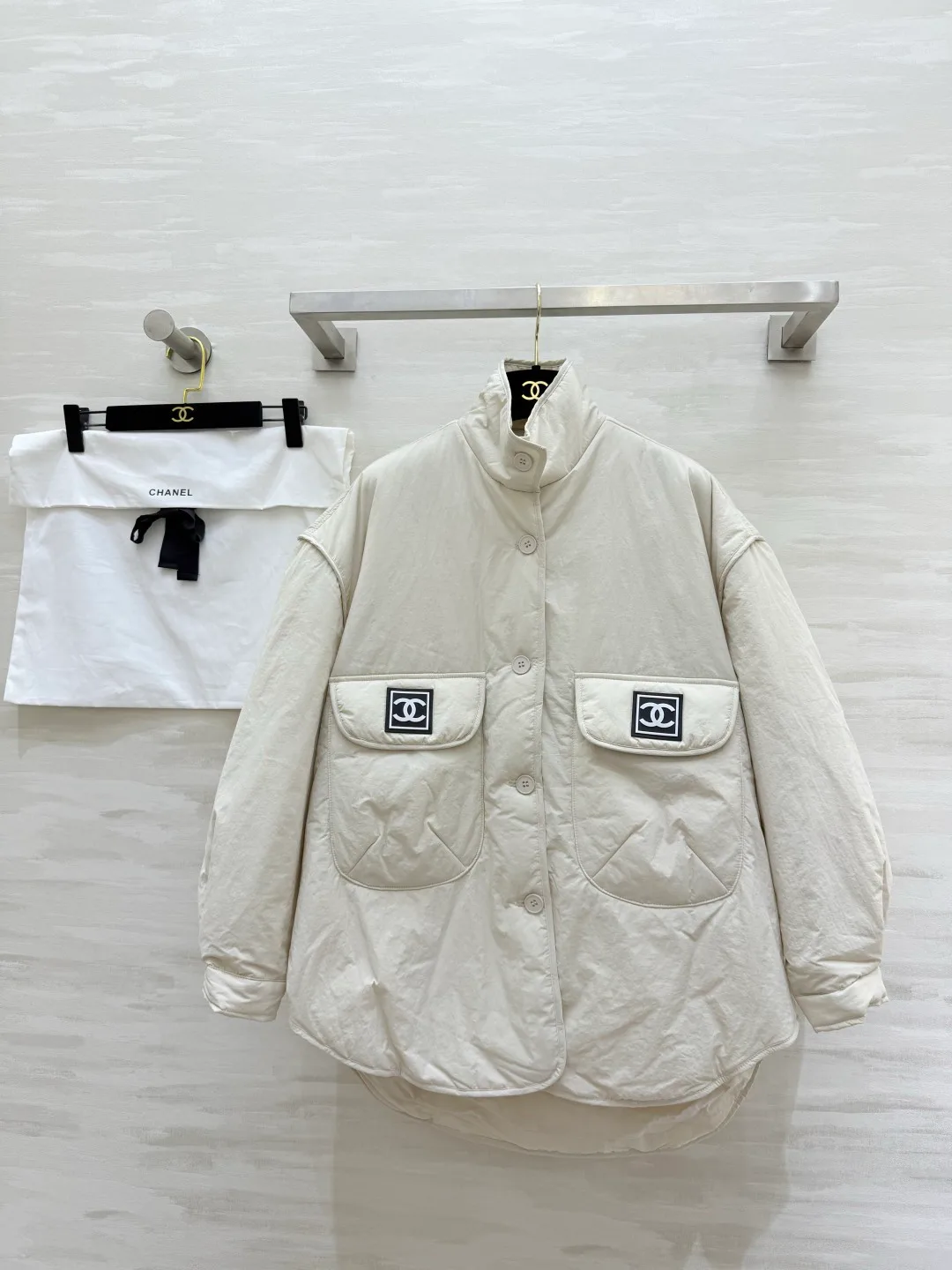 Куртки И Пуховики Женские Chanel 18768179