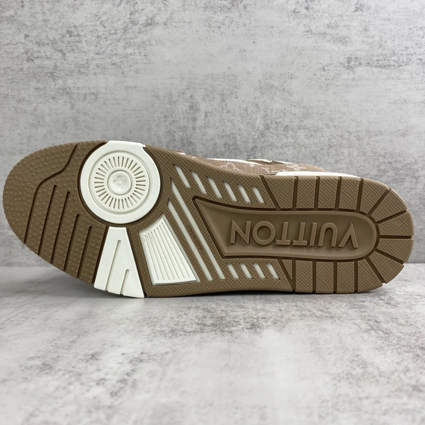 Кроссовки Женские Louis Vuitton 604332