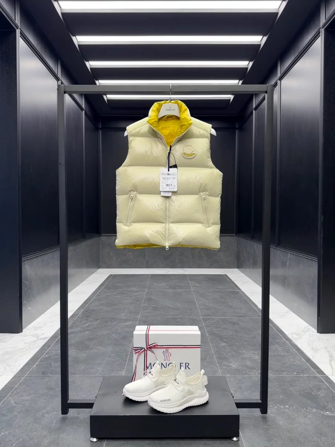 Жилеты Женские Moncler 19004555