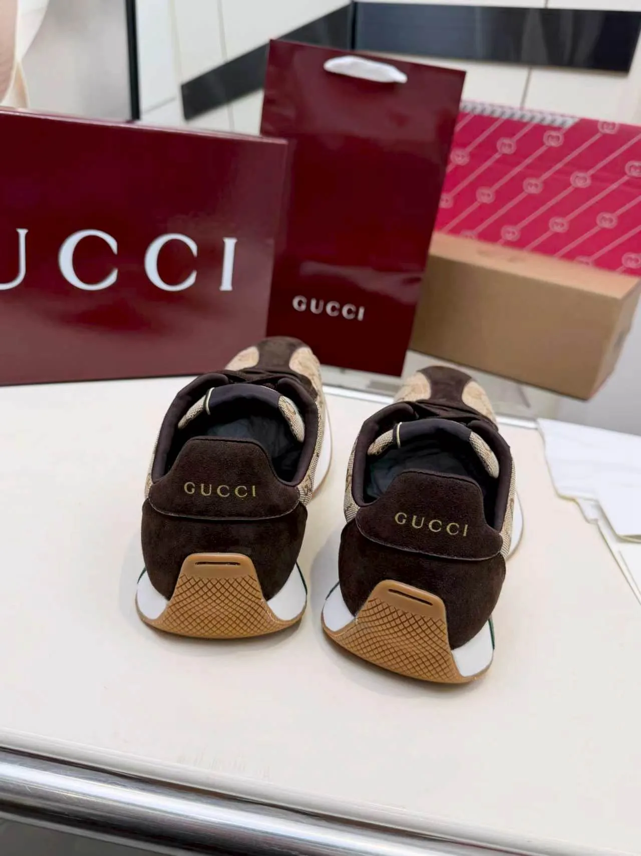 Кроссовки Женские Gucci 19081263