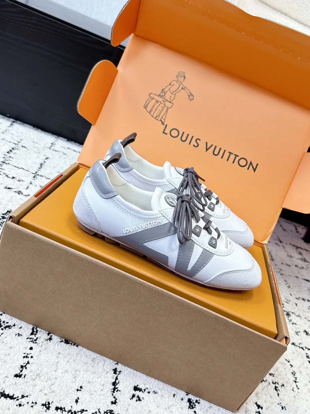 Кроссовки Женские Louis Vuitton 2471103
