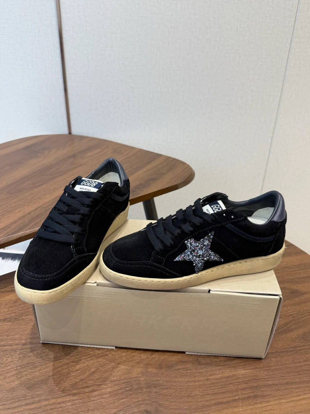 Кроссовки Женские Golden Goose 18357247