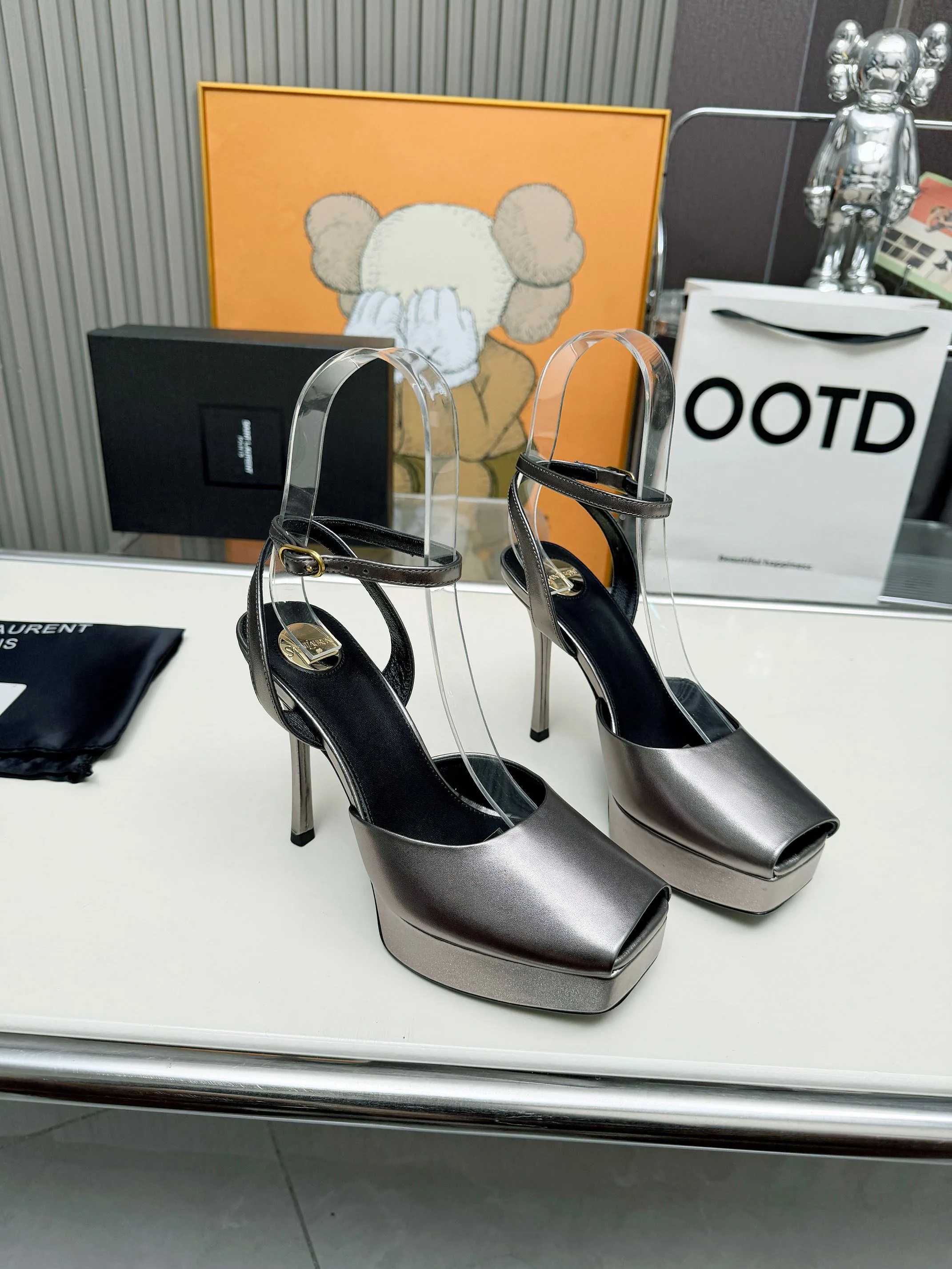 Босоножки Женские Saint Laurent 755717