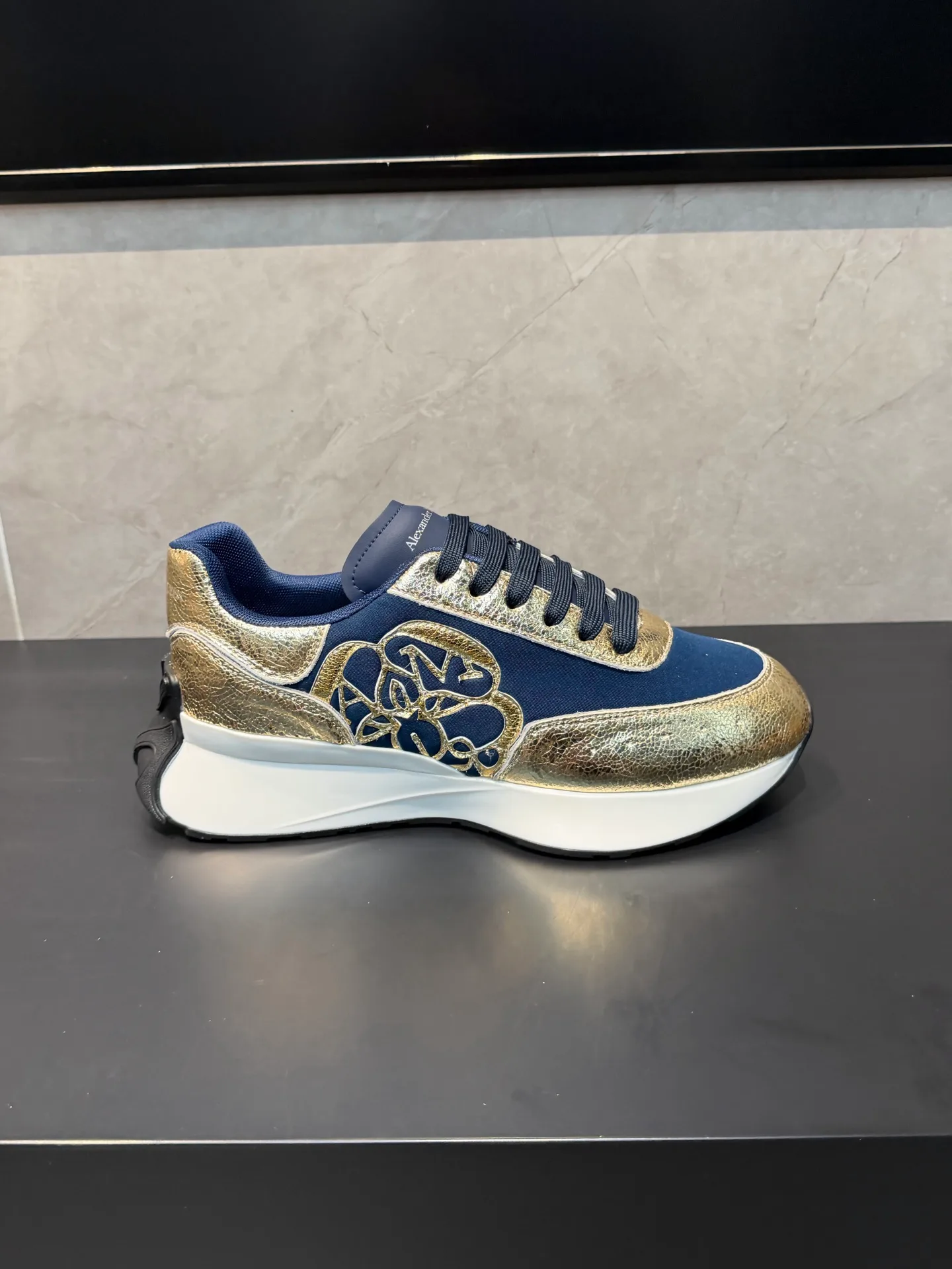 Кроссовки Женские Alexander Mcqueen 18891468