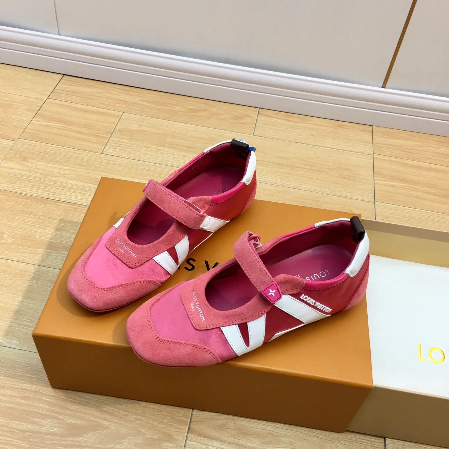 Балетки Женские Louis Vuitton 11410200