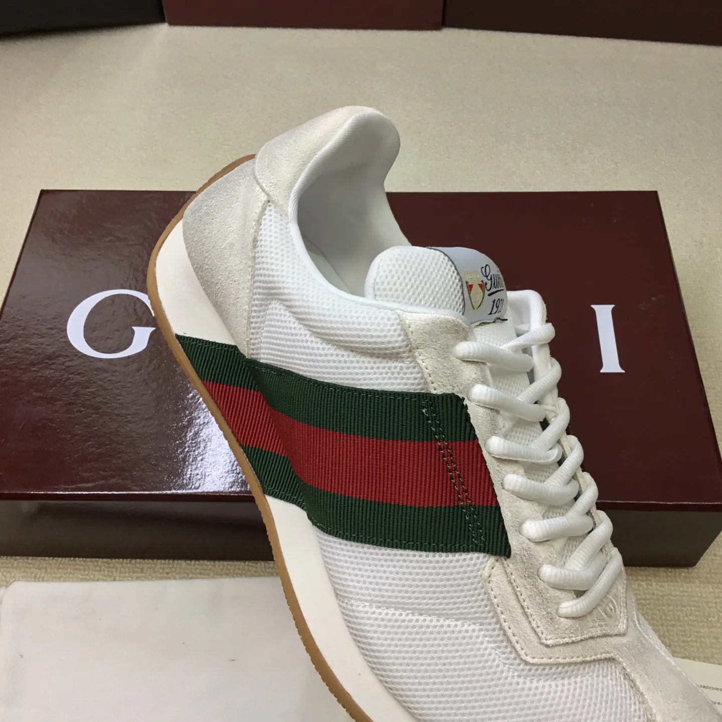 Кроссовки Женские Gucci 18773885