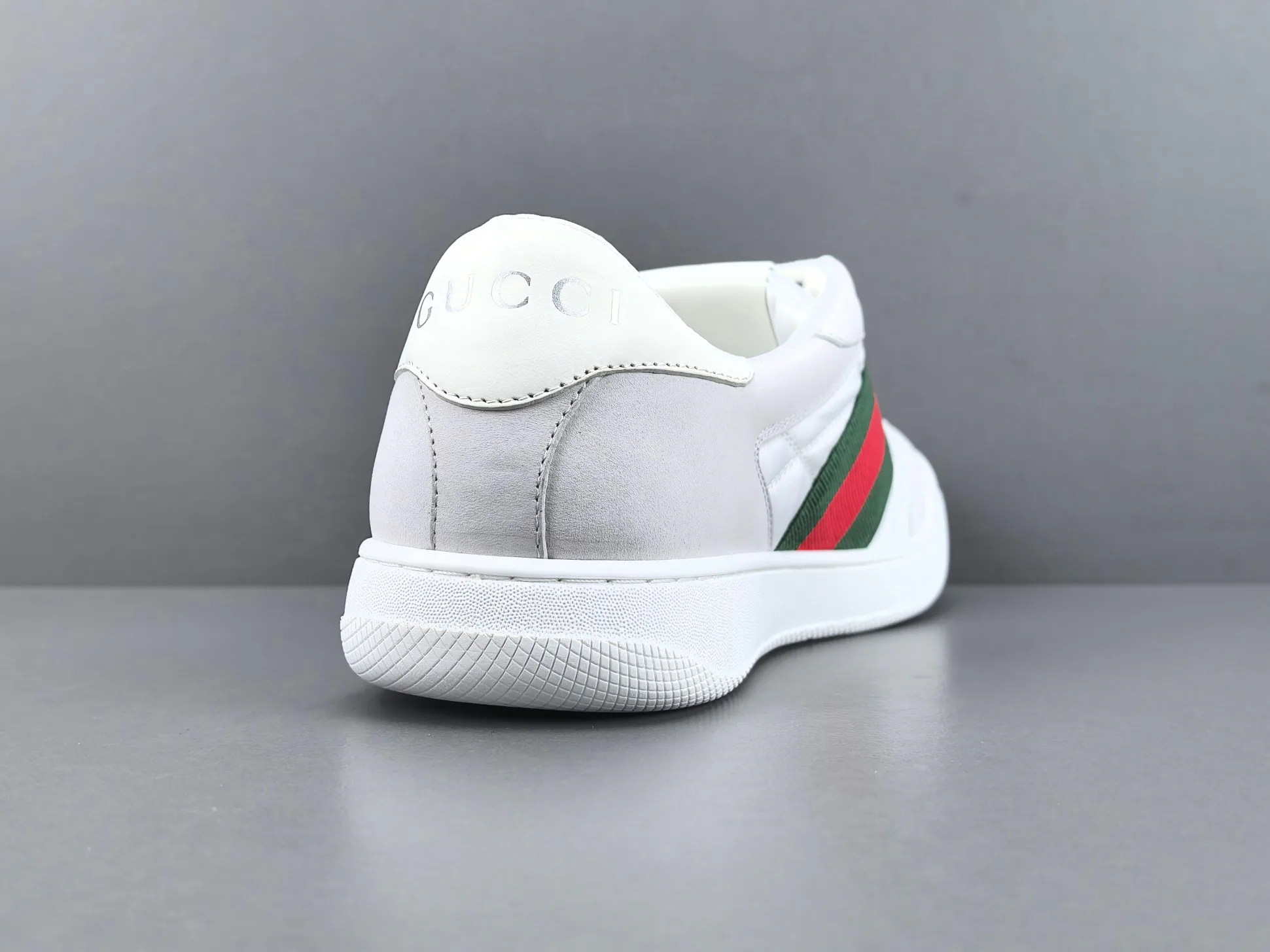 Кроссовки Женские Gucci 18552280